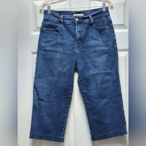 Levi's capris size 12